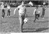 Bundesarchiv_Bild_183-1986-1007-029,_Bez__Leipzig,__Alle_reden_vom_Fußball,_wir_spielen_.jpg